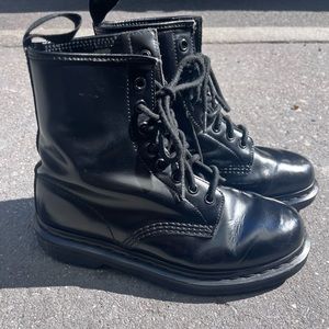 SOLD Dr Martens mono black smooth 1460 lace up boots SZ 7 womens